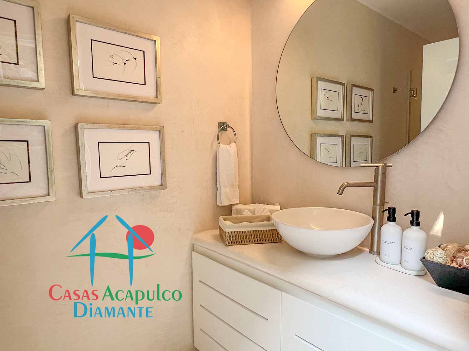 Casa Romance - Baño de visitas 1